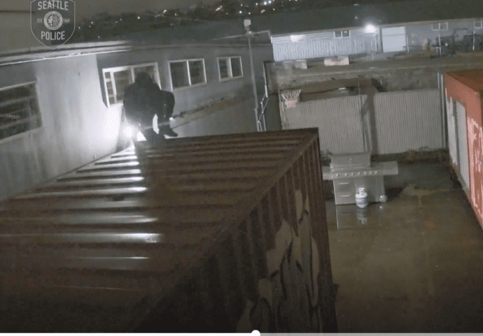 Video: Seattle Police Officers Capture Attempted Burglary Suspect - SPD ...