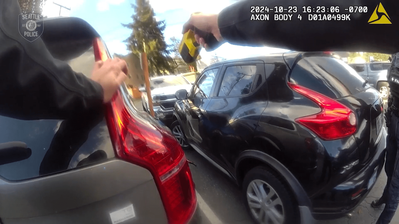 Police officer deploys a taser to apprehend suspect reaching for a knife.